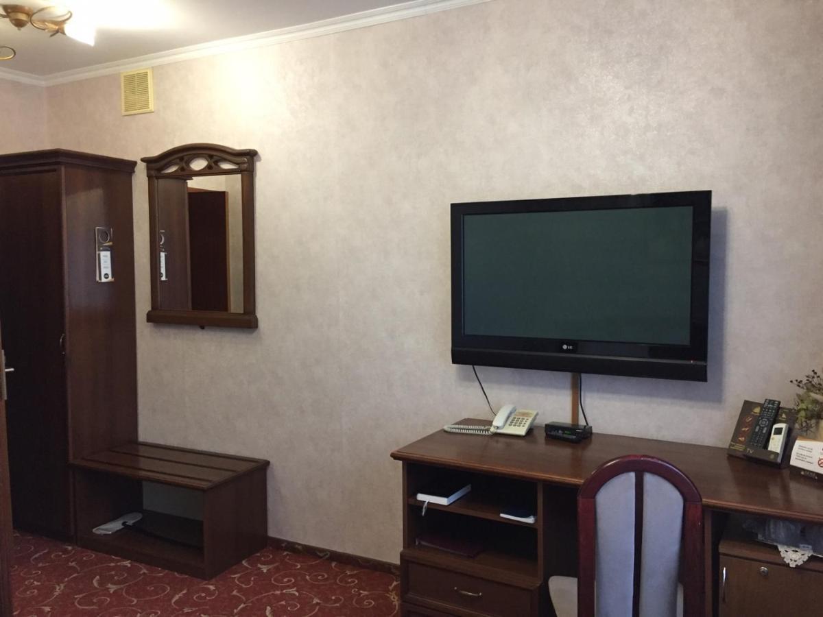 Hotel-Restaurant Lyube Plus Khmelʼnytsʼkyy المظهر الخارجي الصورة