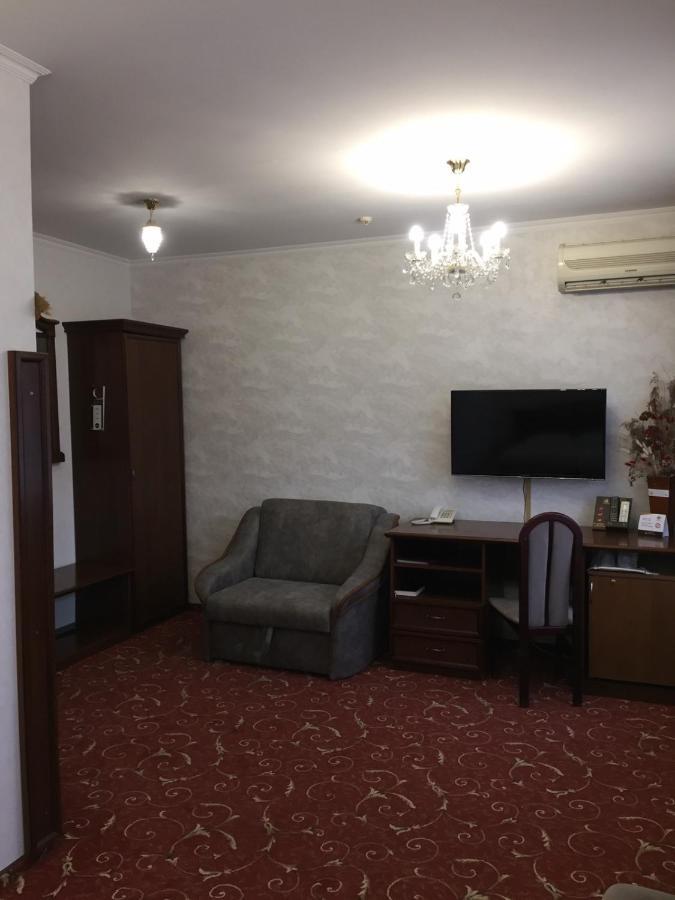 Hotel-Restaurant Lyube Plus Khmelʼnytsʼkyy المظهر الخارجي الصورة