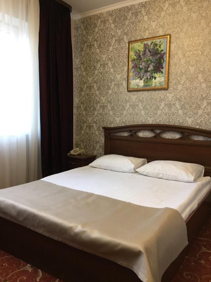 Hotel-Restaurant Lyube Plus Khmelʼnytsʼkyy المظهر الخارجي الصورة